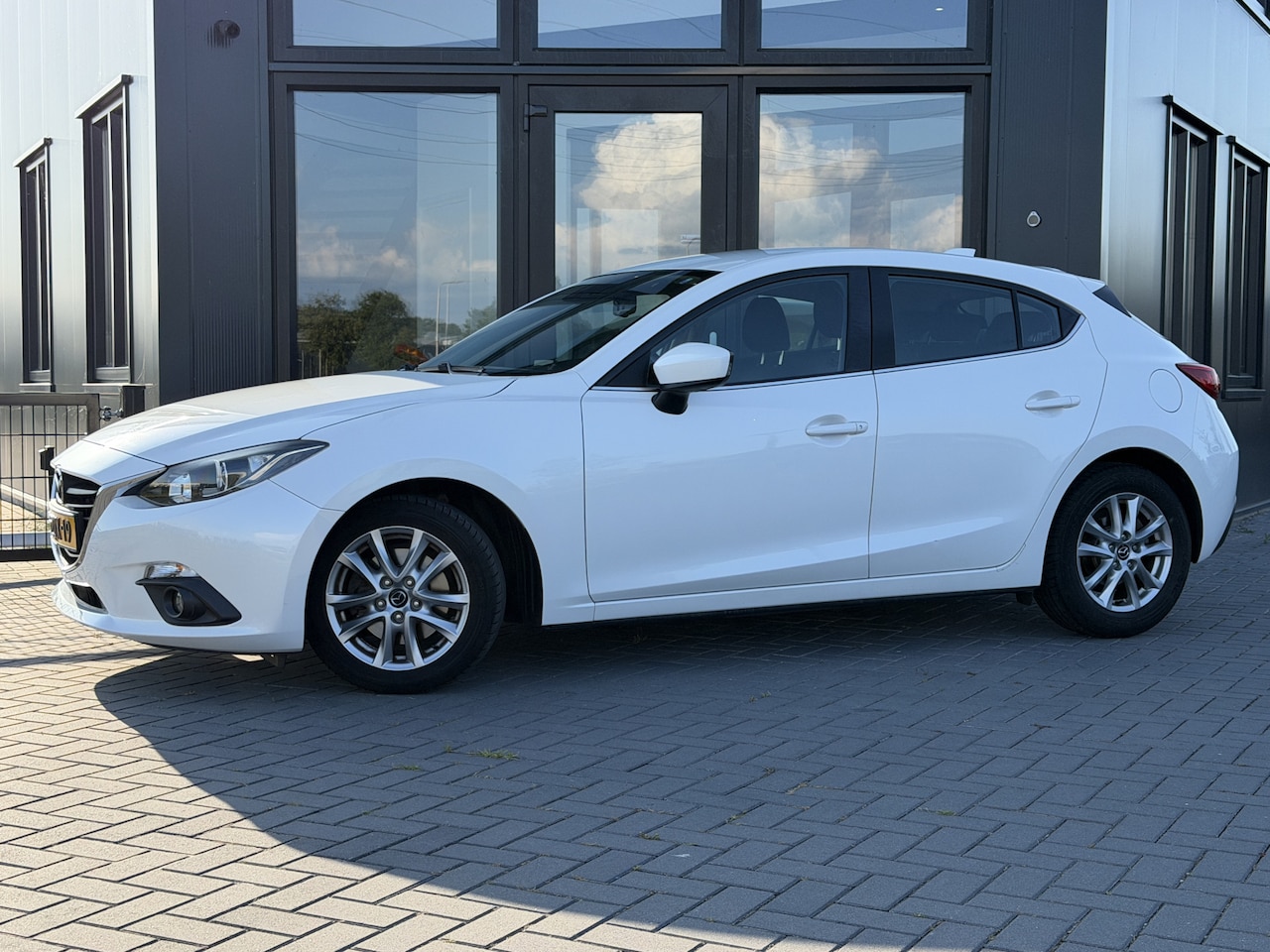 Mazda 3 - 2.0 Skylease Clima | Cruise | Navi | Camera | Nwe APK - AutoWereld.nl