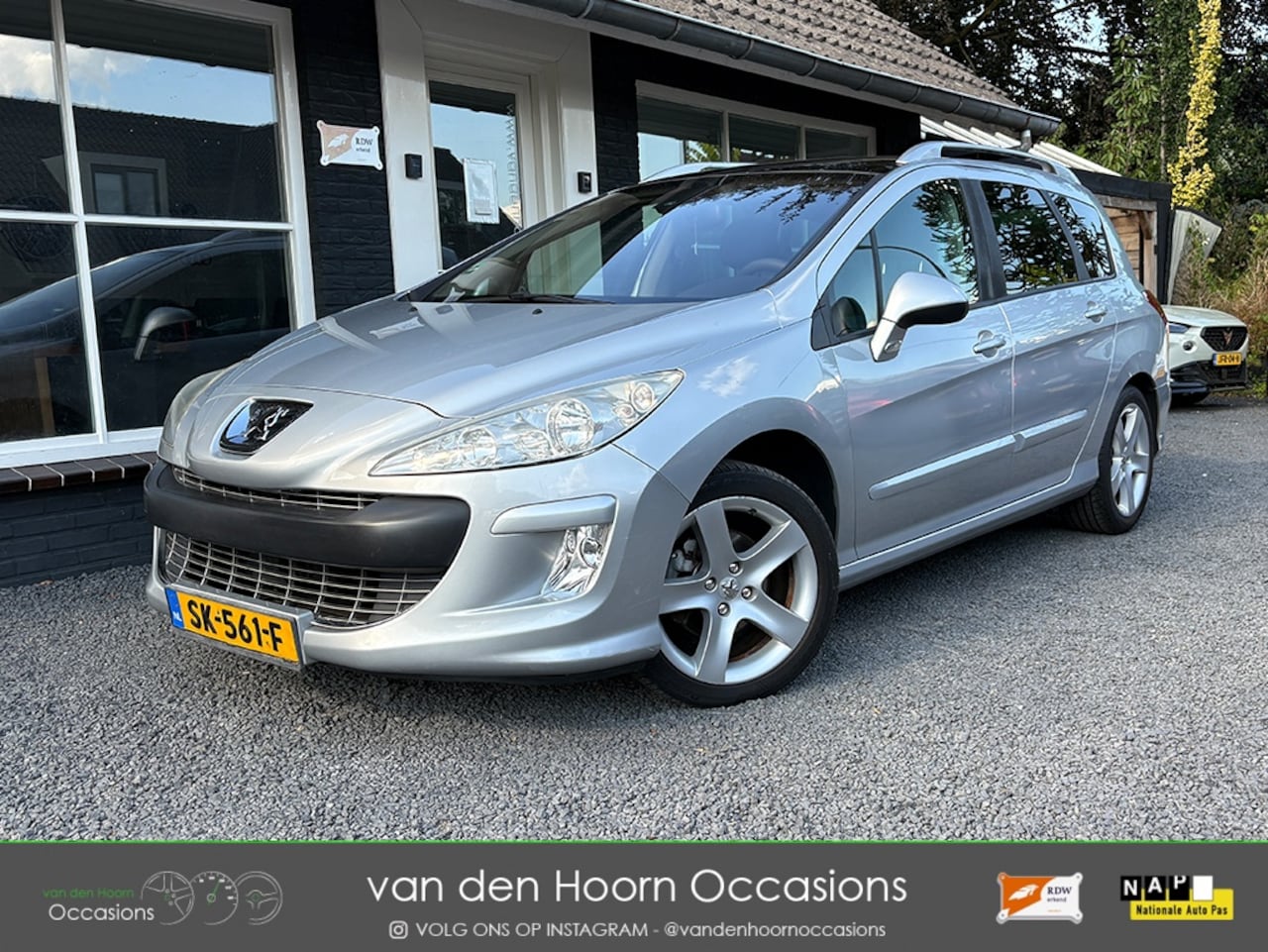 Peugeot 308 SW - 1.6 VAKANTIE-AUTO | 7 ZITS | TREKHAAK | PANODAK - AutoWereld.nl