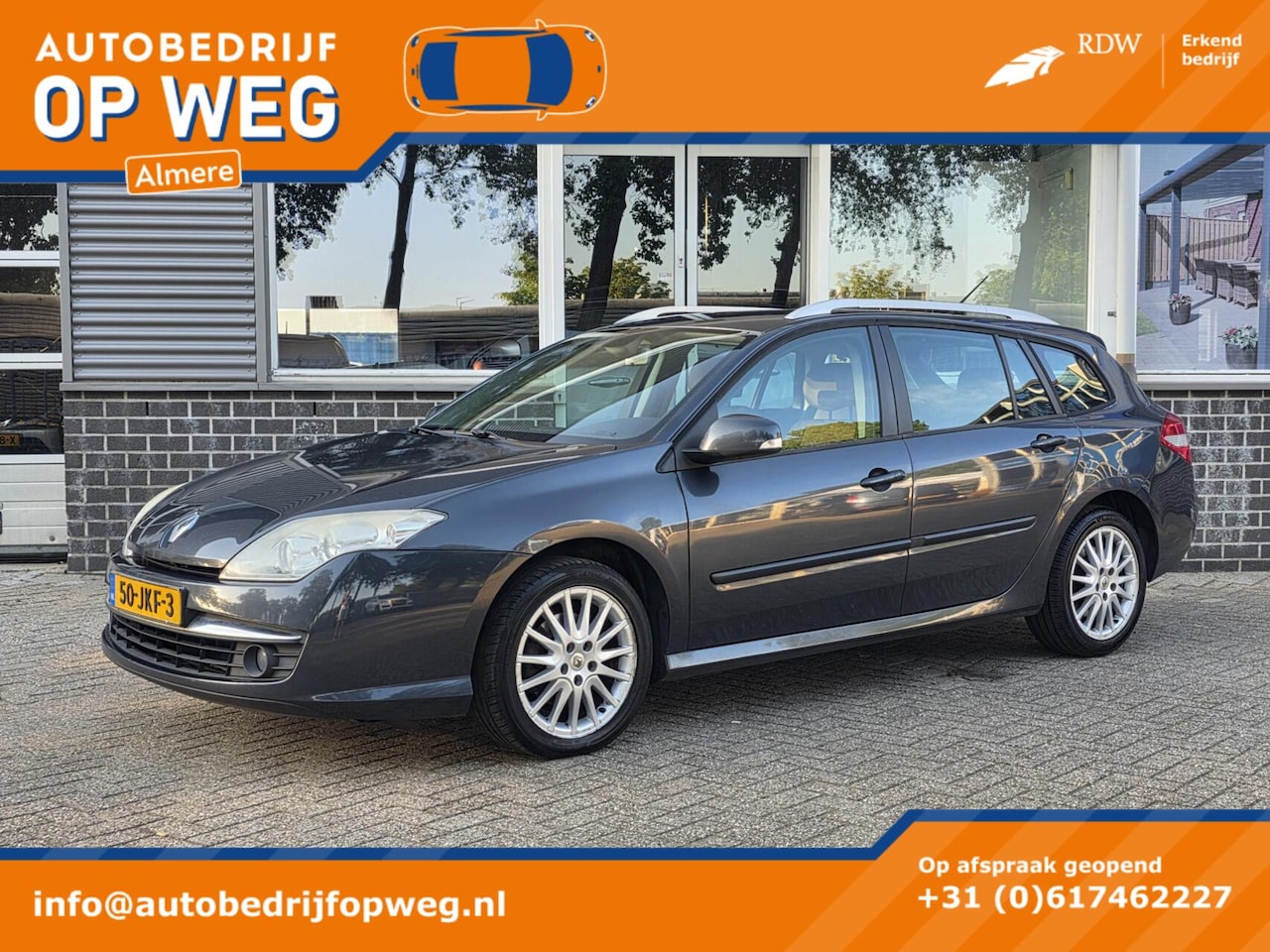 Renault Laguna Estate - 2.0 16V Sélection Business | NAP | Leder | Navigatie | Trekhaak | Cruise Control - AutoWereld.nl