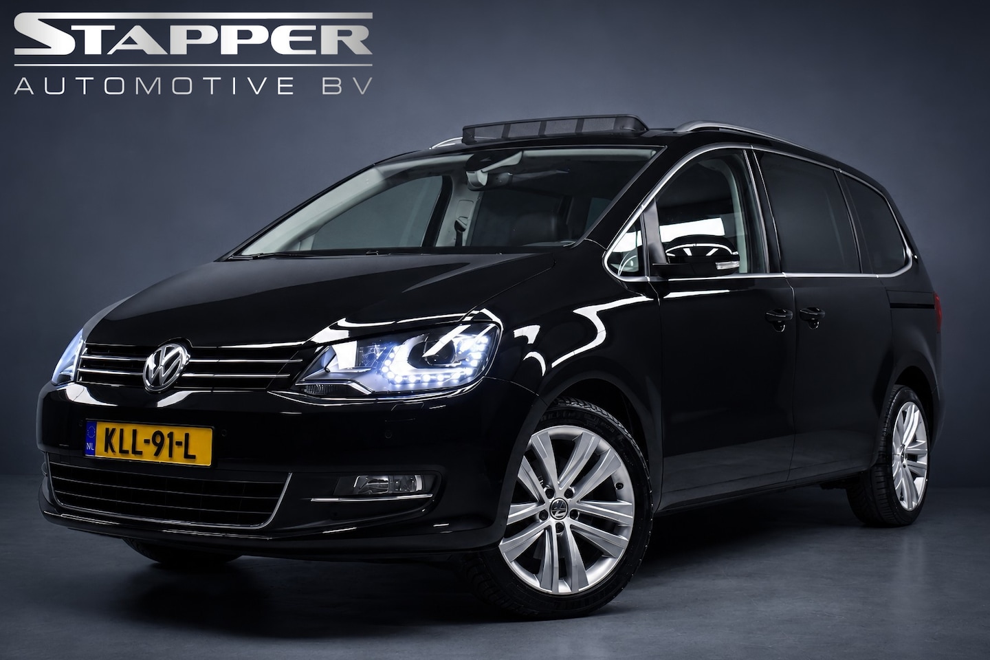 Volkswagen Sharan - 1.4 TSI 150pk Automaat Exclusive Series 7-Pers. 1e Eig. Pano/Carplay/Trekhaak/Camera/Stand - AutoWereld.nl