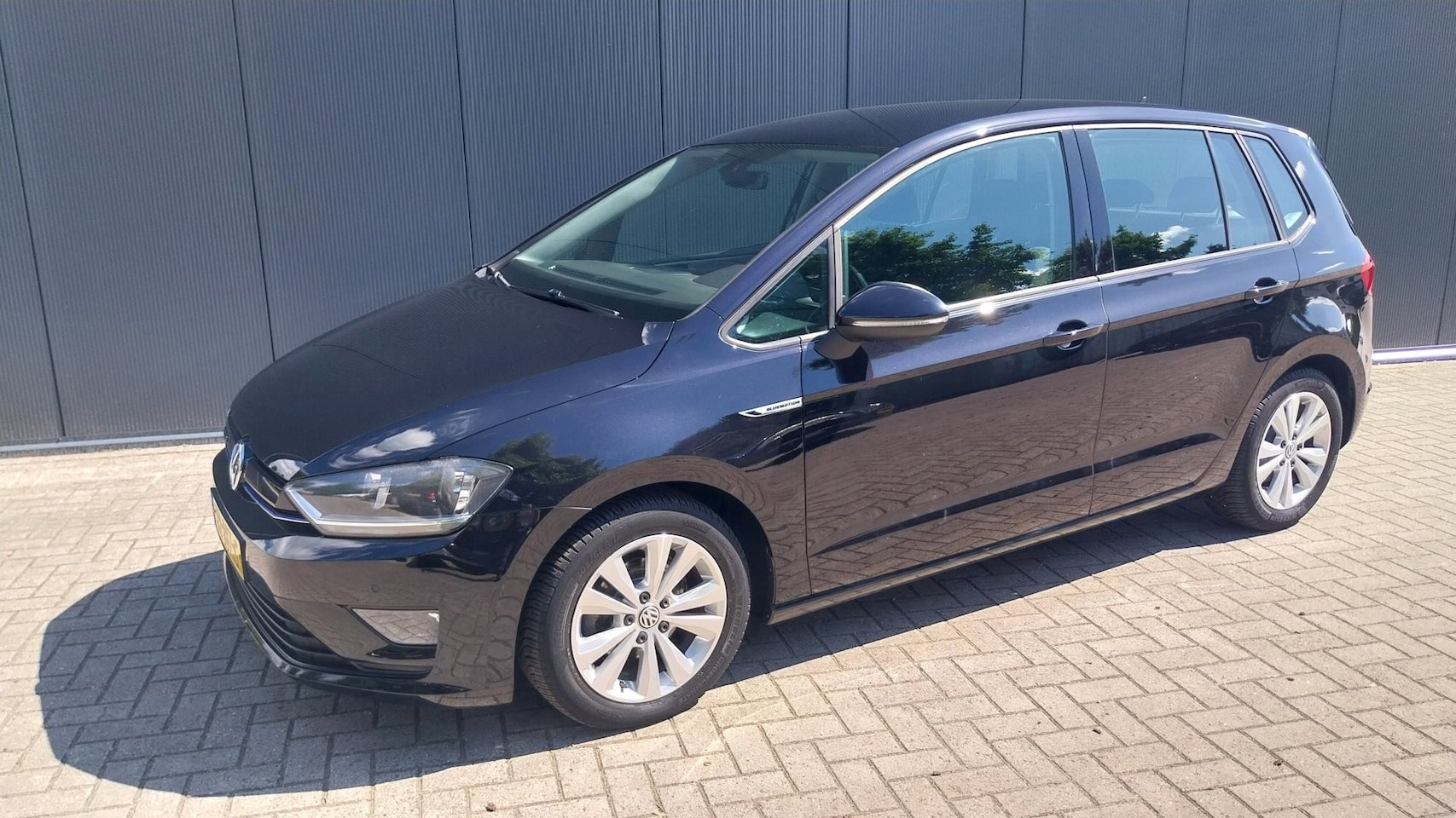 Volkswagen Golf Sportsvan - 1.0 TSI //AUTOMAAT !!!!//NAVI//CLIMA//PDC - AutoWereld.nl