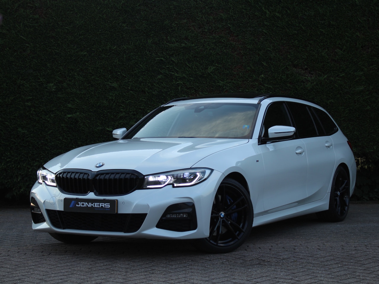 BMW 3-serie Touring - 320i High Executive Ed. M Sport | Panoramadak | Headup | Camera - AutoWereld.nl