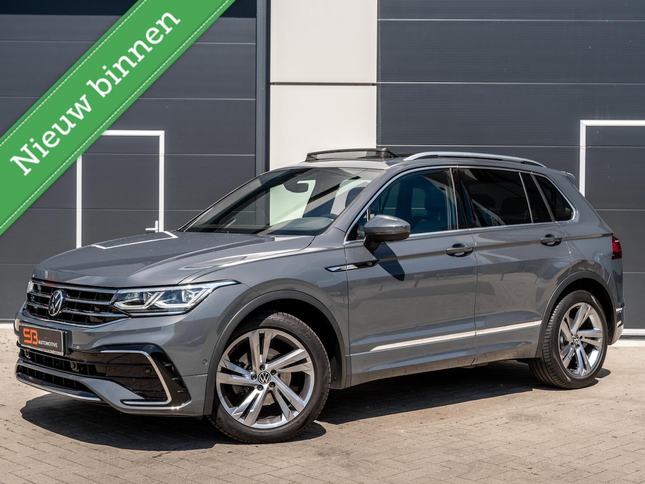 Volkswagen Tiguan - 1.5 TSI R-Line Leder|Cam|Memory|Pano|VOL! - AutoWereld.nl