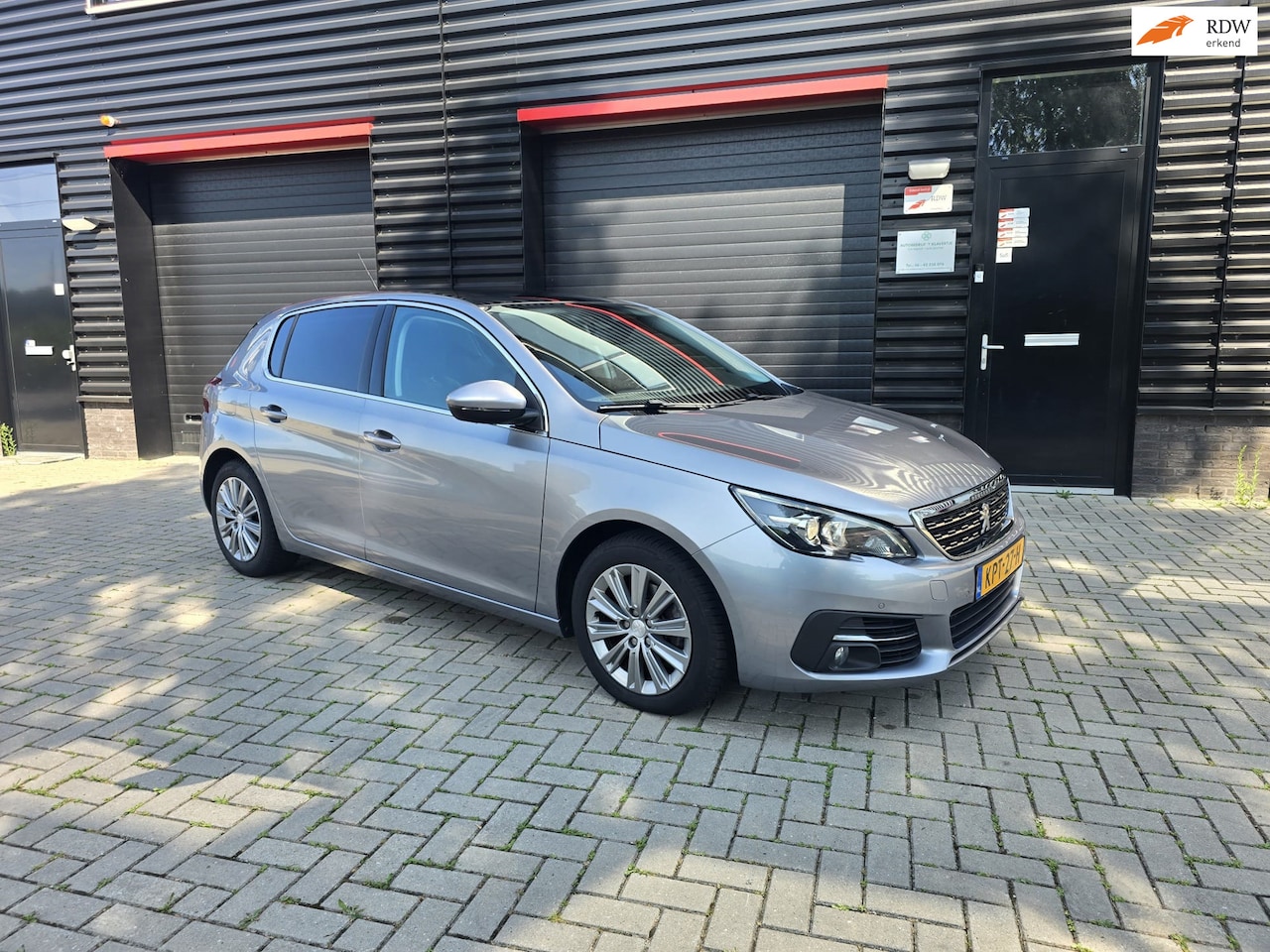 Peugeot 308 - 1.6 BlueHDi Blue Lease| AUTOMAAT | NAVIGATIE | PANO DAK | LED | PDC | CAMERA | ELEC. PAKKE - AutoWereld.nl