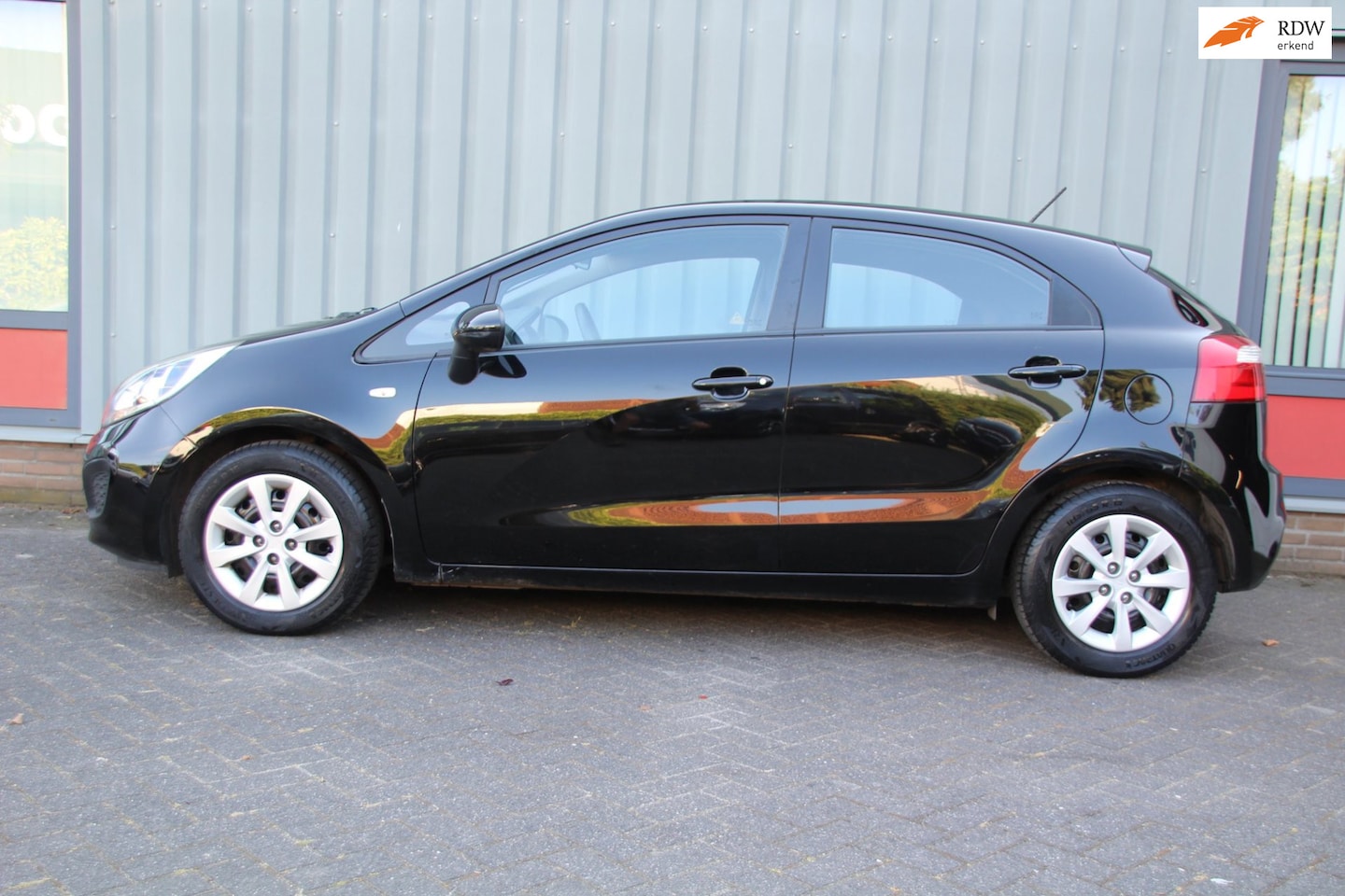 Kia Rio - 1.2 CVVT Comfort Pack Dealer onderhouden navigatie nieuwe apk - AutoWereld.nl