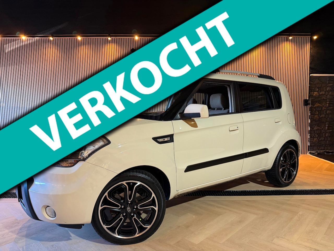 Kia Soul - Creme | Schuifdak | Stoelverwarming | PDC - AutoWereld.nl