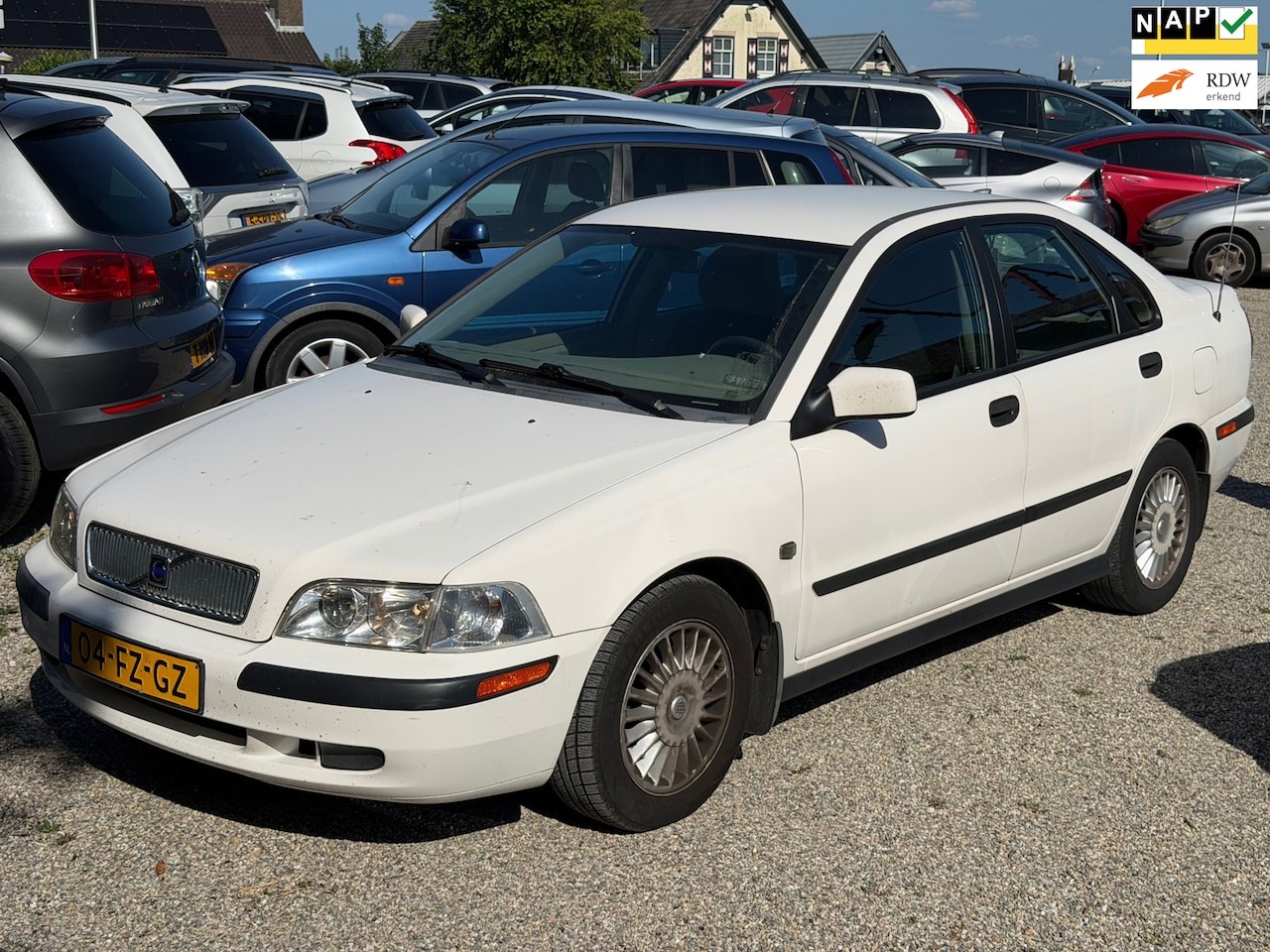 Volvo S40 - 1.8 Dealer Onderhouden Nieuwe Apk Automaat Eletrisch ramen Trekhaak Nette Auto - AutoWereld.nl
