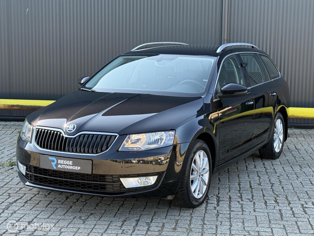 Skoda Octavia Combi - 1.2 TSI Elegance AUTOMAAT | CLIMA | PDC - AutoWereld.nl