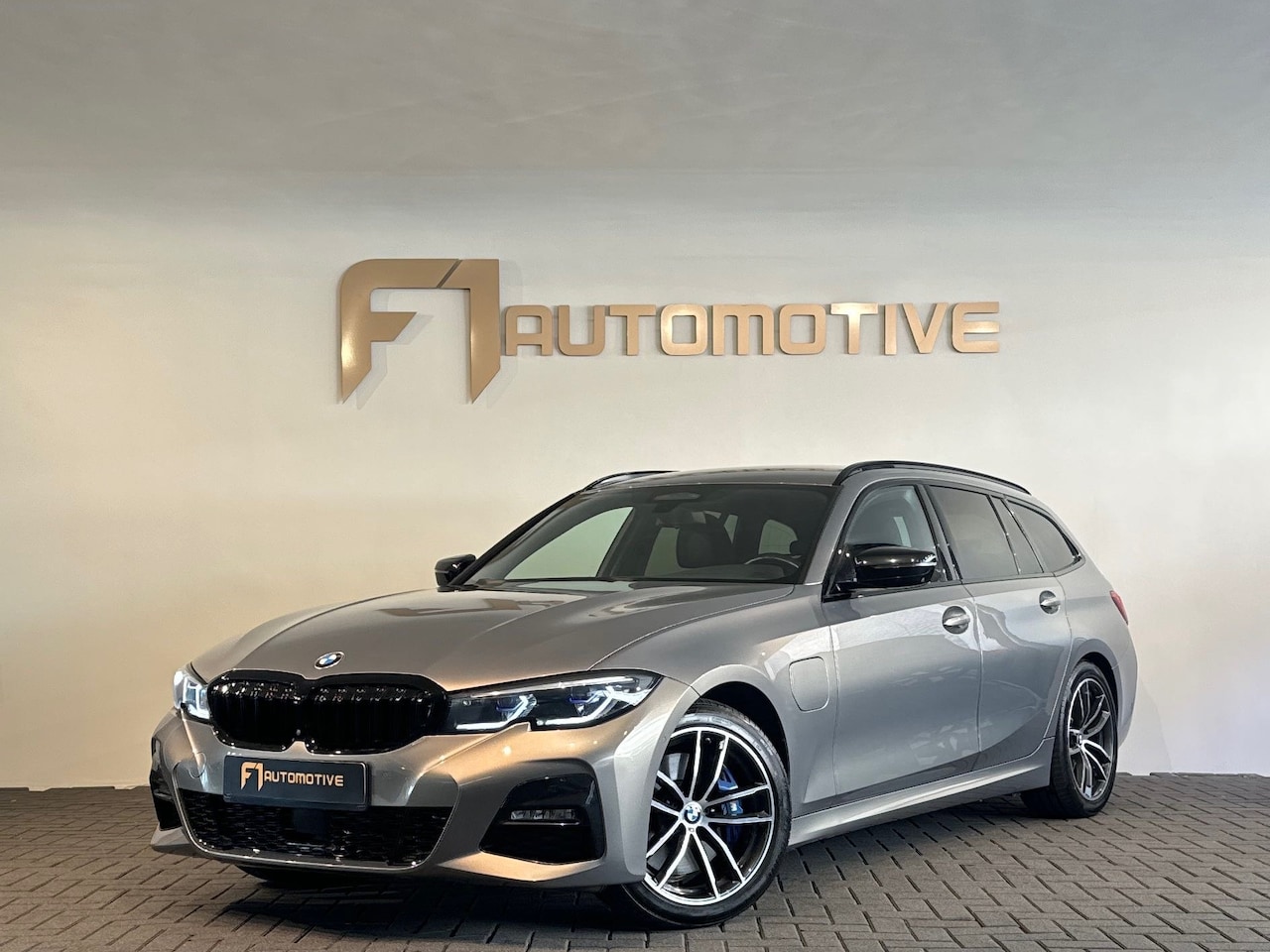 BMW 3-serie Touring - 330e xDrive High Ex M Sport Laser|Trekhaak - AutoWereld.nl