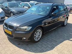 BMW 3-serie Touring - 318i 2009 LCI Facelift Zwart Automaat