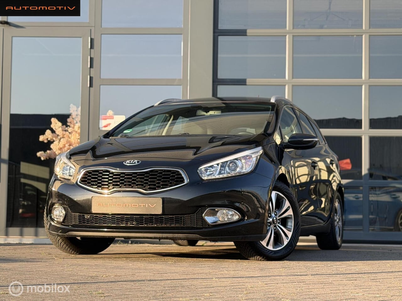 Kia Cee'd Sportswagon - 1.6 GDI Plus Pack NAP / NAVI / CRUISE - AutoWereld.nl