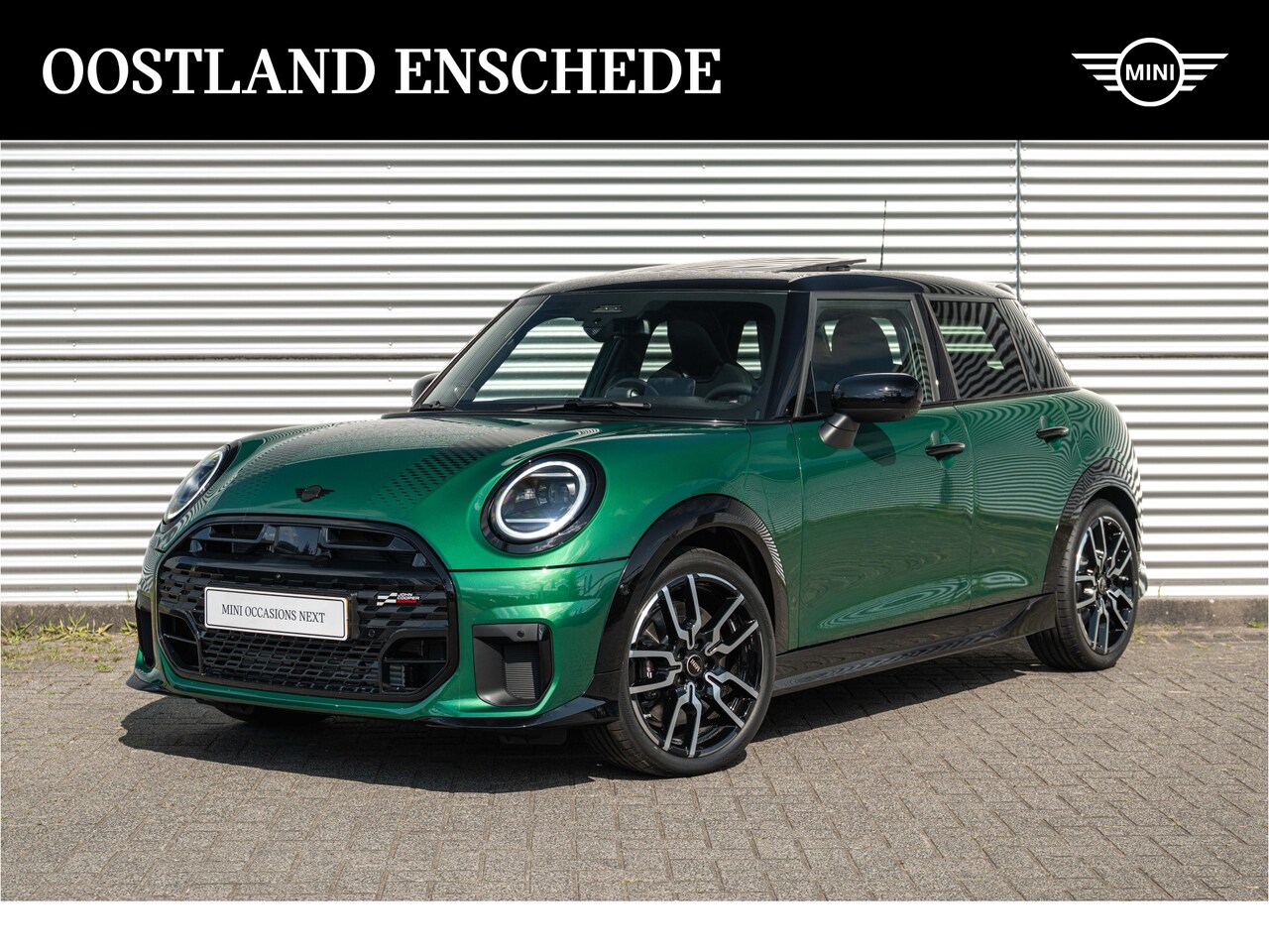 MINI 5-Deurs - Hatchback Cooper C Automaat / John Cooper Works / Pakket XL / 18" JCW Lap Spoke 2-tone - AutoWereld.nl