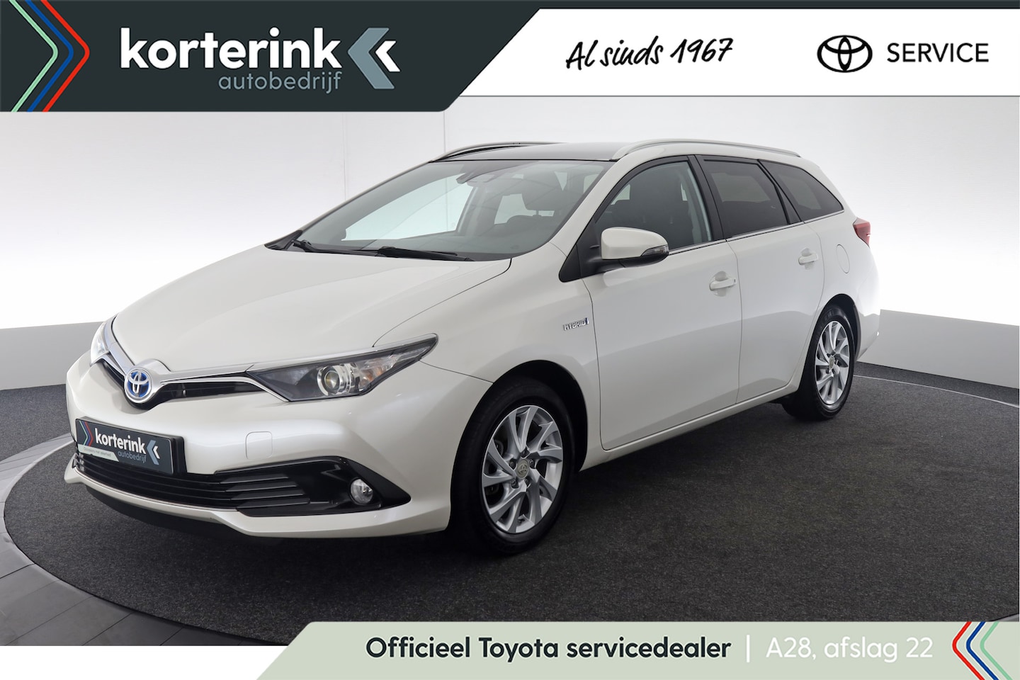 Toyota Auris Touring Sports - 1.8 Hybrid Aspiration | Camera | Panoramadak | Nav - AutoWereld.nl
