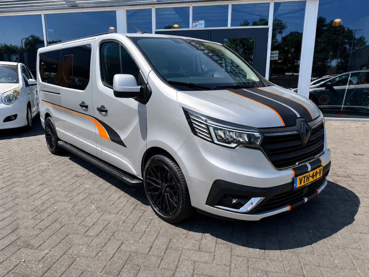 Renault Trafic - 2.0 dCi 170 T29 L2H1 DC Luxe 2.0 dCi 170 T29 L2H1 DC Luxe - AutoWereld.nl