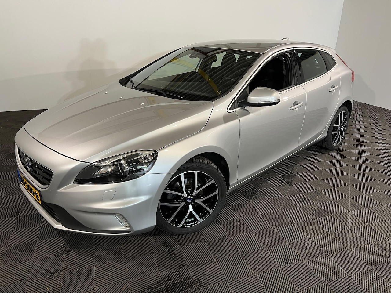 Volvo V40 - 2.0 D2 Ocean Race Business 2.0 D2 Ocean Race Business - AutoWereld.nl