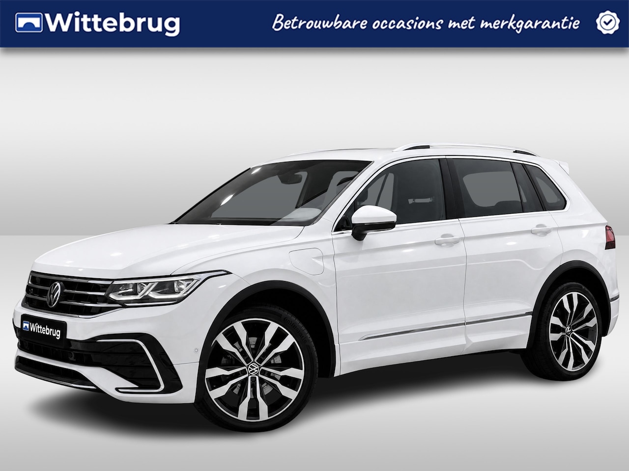 Volkswagen Tiguan - 1.4 TSI eHybrid 245PK R-Line Business+ / Panoramadak / Zwenkbare Trekhaak / IQ LED / Memor - AutoWereld.nl