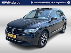 Volkswagen Tiguan - 1.4 TSI eHybrid Life / AUTOMAAT/ PANO/ TREKHAAK/ PARK.SENSOR.V+A/ CAMERA/ STUUR+STOELVERWA