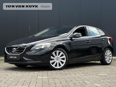 Volvo V40 - 1.5 T3 Momentum Stoelverwarming / Trekhaak / BT-Audio / 17" / Automaat / Parkeer sensoren