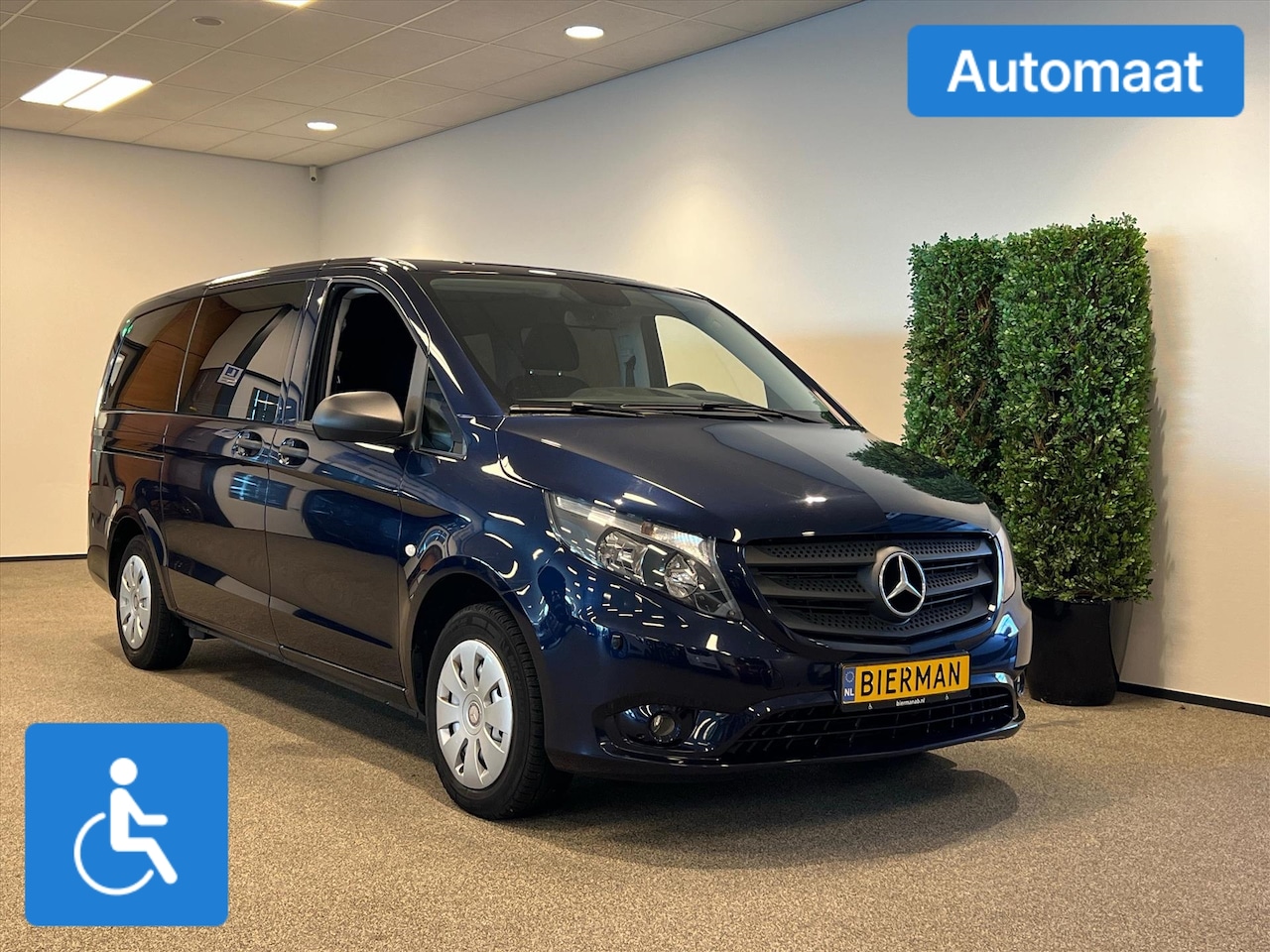 Mercedes-Benz Vito - L2H1 Rolstoelbus Automaat (airco) - rolstoel voorin - AutoWereld.nl