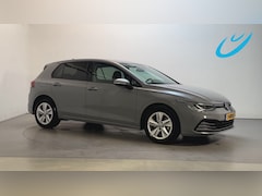 Volkswagen Golf - 1.0 TSI 110pk Life Sfeerverlichting Navigatie Parkeersensoren