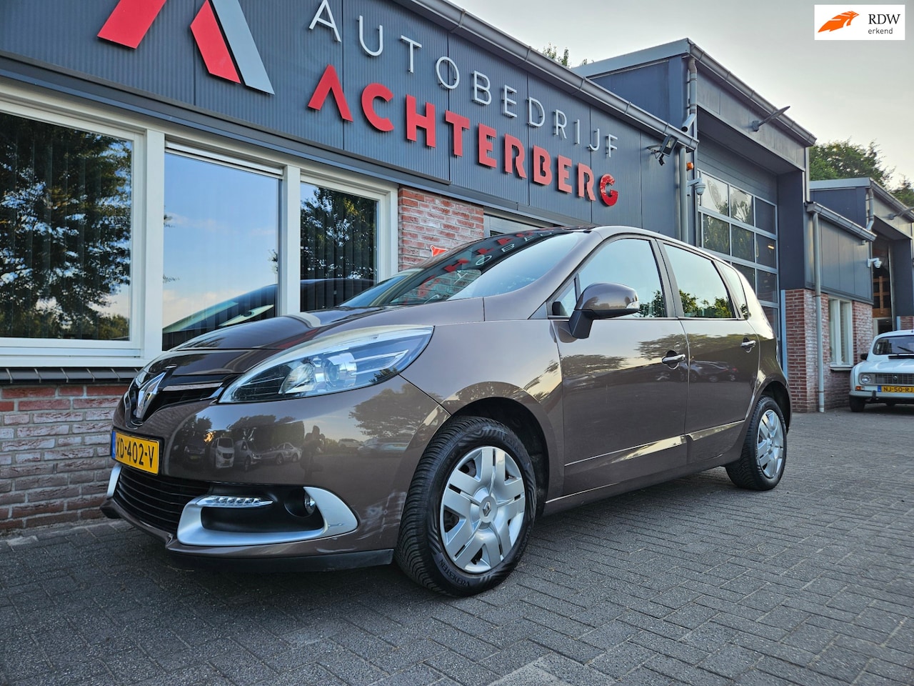 Renault Scénic - 1.2 TCe Authentique Trekhaak! Airco/Clima! Cruise Control! PDC! - AutoWereld.nl