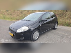 Fiat Grande Punto - 1.4-16V Dynamic 95pk/6 bak/audio/lm-velgen
