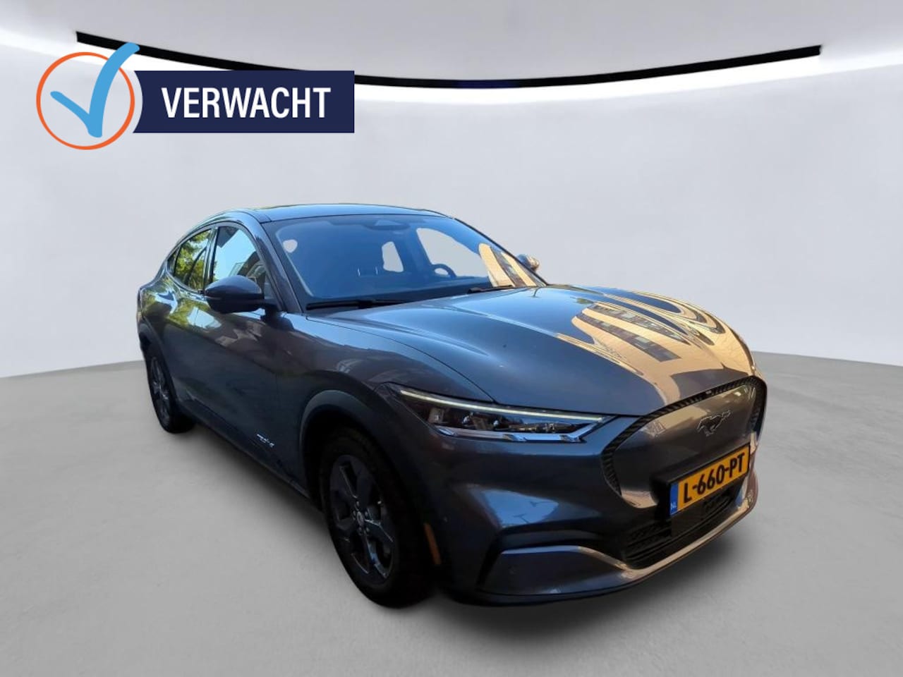 Ford Mustang Mach-E - RWD 75 kWh | Geen import | Trekhaak | Panoramadak - AutoWereld.nl
