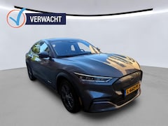 Ford Mustang Mach-E - RWD 75 kWh | Geen import | Trekhaak | Panoramadak