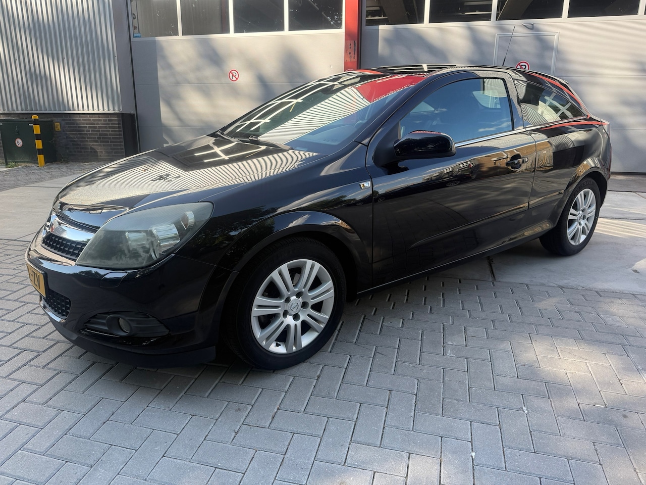 Opel Astra GTC - 1.6 Executive AUTOMAAT NAVI - AutoWereld.nl