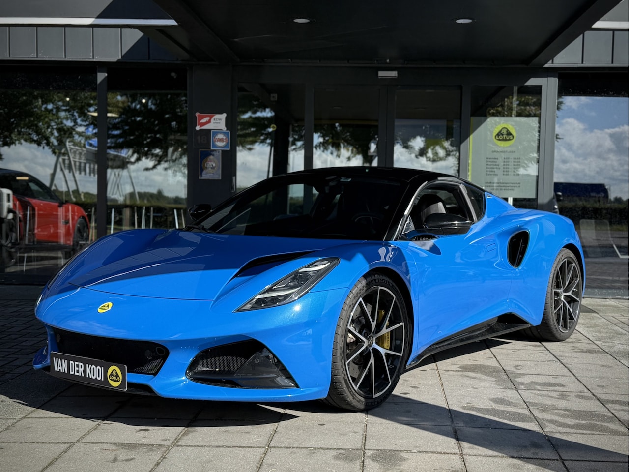 Lotus Emira - 3.5 V6 First Edition Handgeschakeld 6 Bak Zwart Dak LM velgen First Edition Alcantara bek - AutoWereld.nl