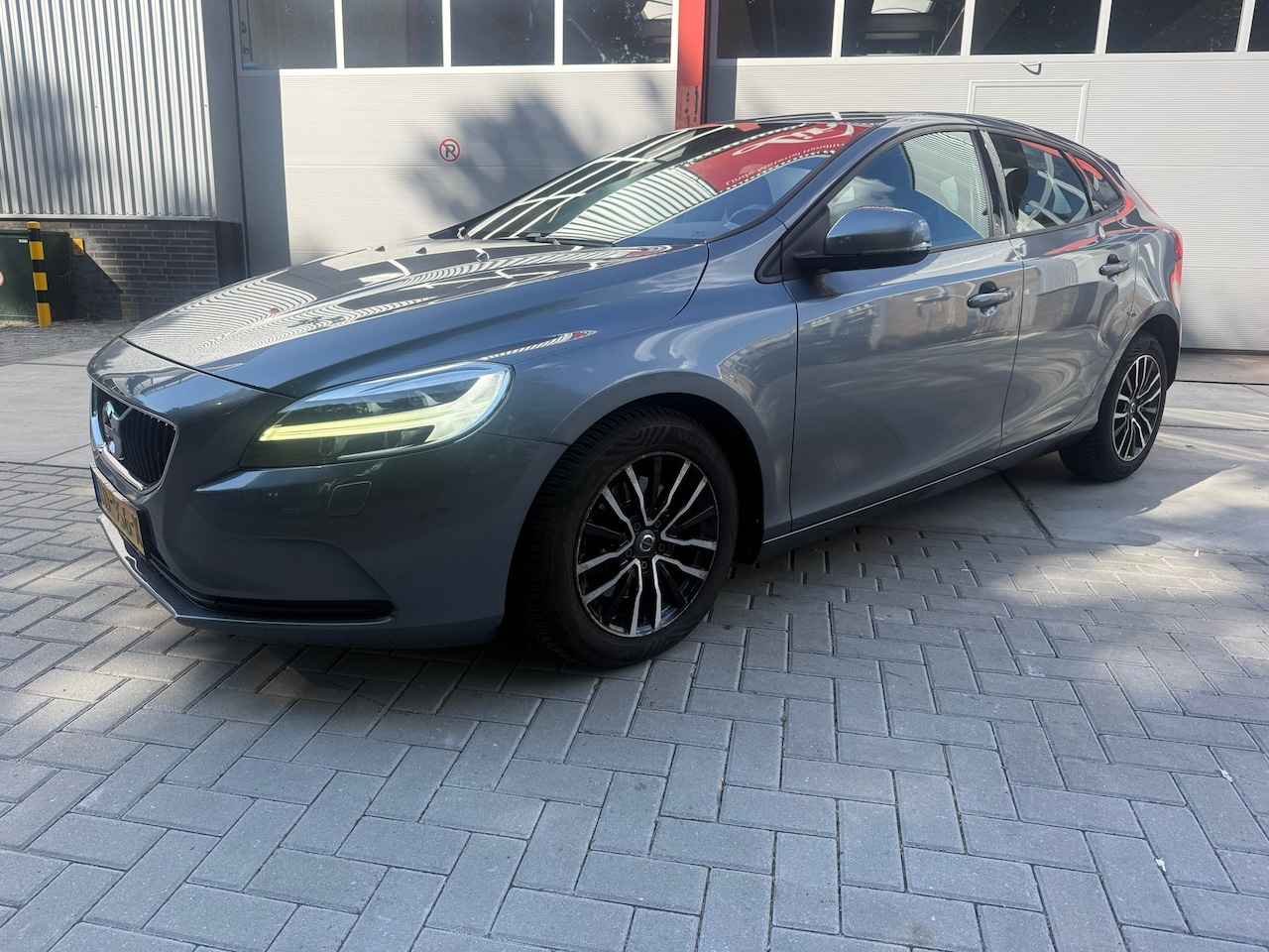 Volvo V40 - 2.0 T2 Nordic 2.0 T2 Nordic+ - AutoWereld.nl