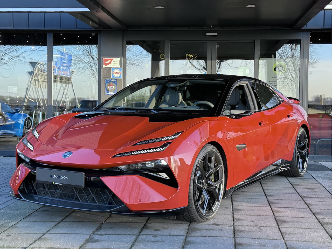 Lotus Emeya - S 102 kWh 600 PK S Zwarte LM Velgen Panoramadak Lederen interieur. - AutoWereld.nl