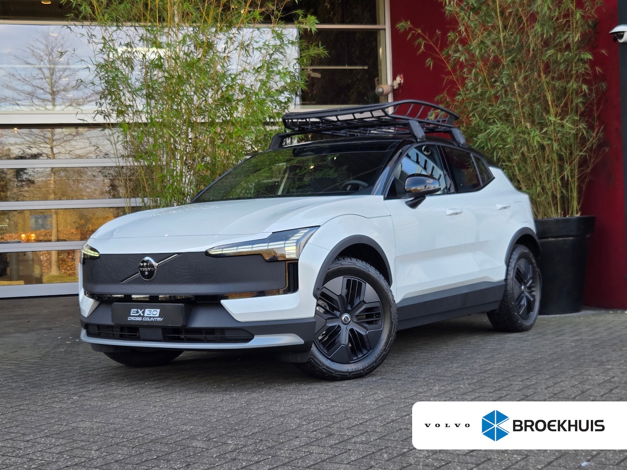 Volvo EX30 Cross Country - Twin Motor Performance Ultra 69 kWh | Full Option! | Pilot Assist | Panoramadak | 360 Came - AutoWereld.nl
