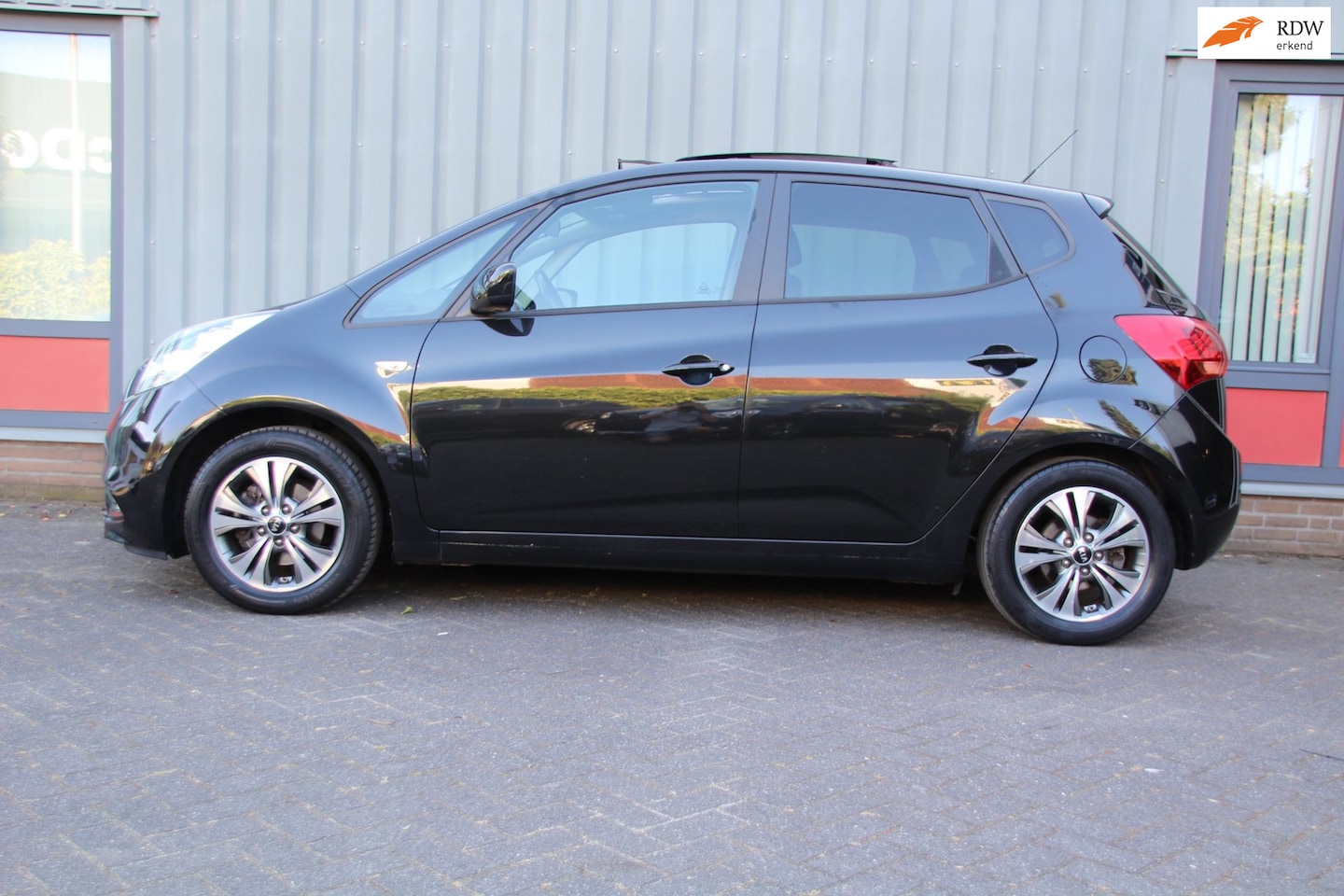 Kia Venga - 1.4 CVVT DynamicPLusLine Panoramadak trekhaak navigatie camera - AutoWereld.nl