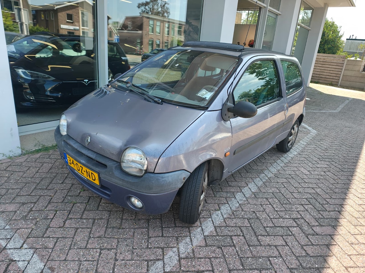 Renault Twingo - 1.2 AIR met APK tot 30-10 - AutoWereld.nl