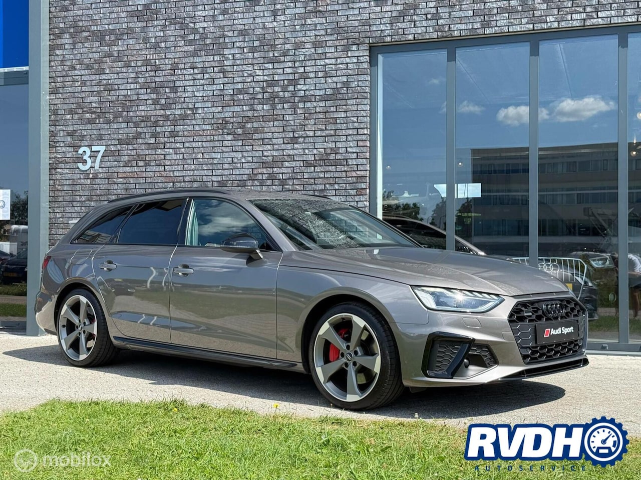 Audi A4 - 45TFSI Quattro S-Line |Pano|B&O|Massage|Matrix|Carbo - AutoWereld.nl