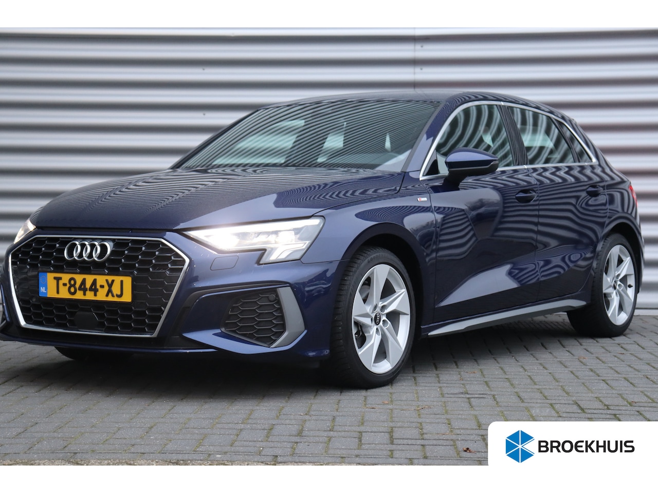 Audi A3 Sportback - 30 TFSI 110PK S EDITION AUTOMAAT / NAVI / LEDER / CLIMA / FULL-LED / PDC / KEYLESS / 17" L - AutoWereld.nl
