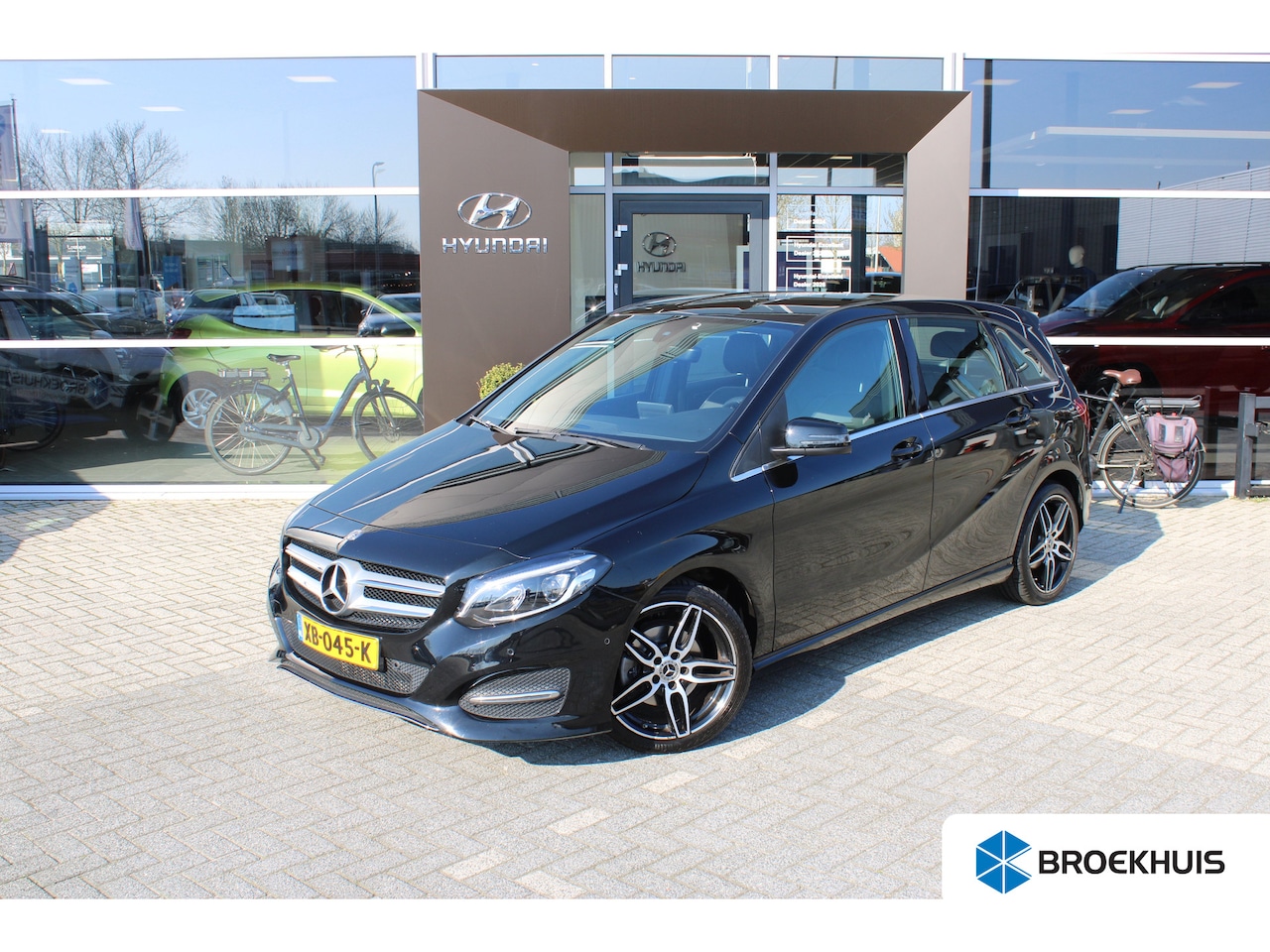 Mercedes-Benz B-klasse - 180 Ambition | Navigatie | Cruise Control | Airco | 18 inch velgen | Parkeersensoren voor+ - AutoWereld.nl