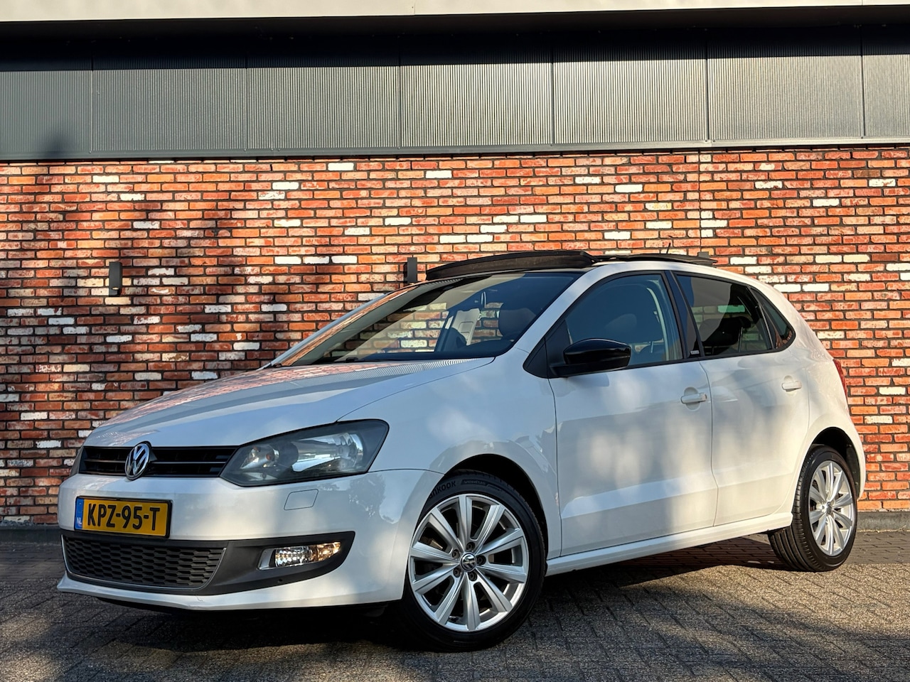 Volkswagen Polo - 1.2 TSI Style 5-Deurs 105PK PANO Stoelverw Airco Onderhouden! - AutoWereld.nl