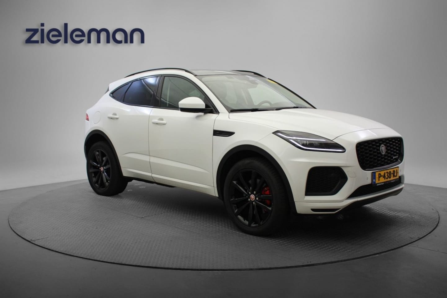 Jaguar E-Pace - 1.5 P300e AWD R-Dynamic HSE - Panorama, Carplay, Camera, Leer, Clima - AutoWereld.nl
