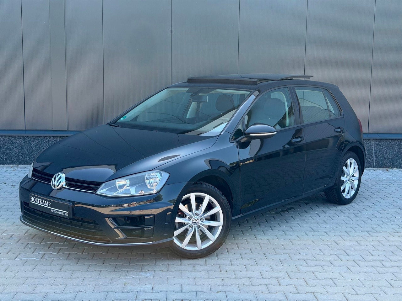 Volkswagen Golf - 1.2 TSI Highline | PANO | CLIMA | STOELVERWARMING | LICHTMETALEN VELGEN - AutoWereld.nl