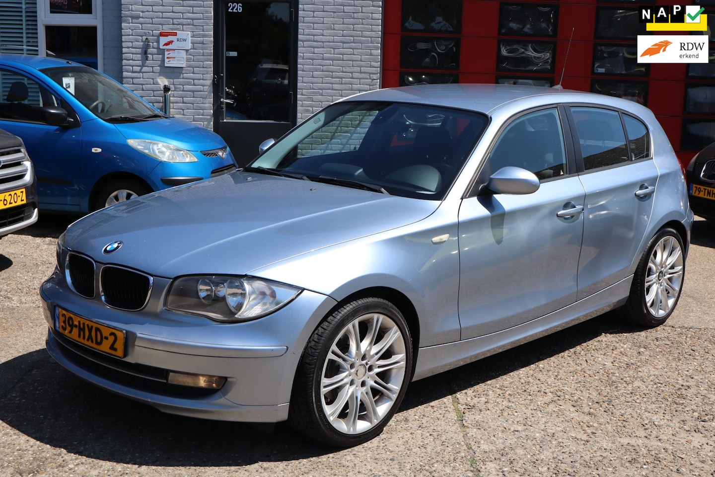 BMW 1-serie - 118i Business Line 118i Business Line , SPORT, NAVI, 18 " , 5 DEURS - AutoWereld.nl