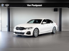 BMW 3-serie - Sedan 318i | M Sport | Sportstoelen | Carplay | Achteruitrijcamera |