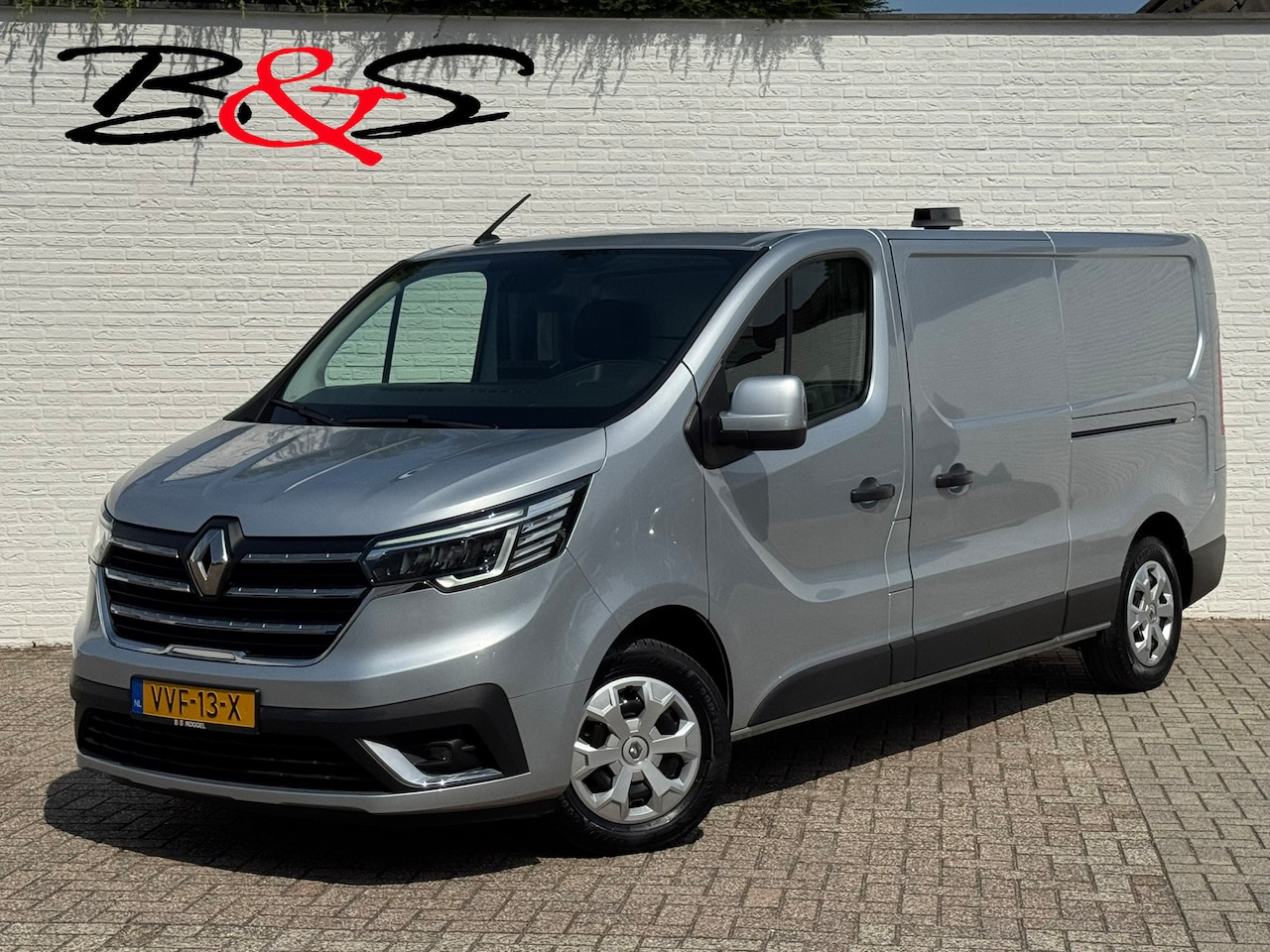 Renault Trafic - 2.0 dCi 130 T30 L2H1 Work Edition Dubbele Schuifdeuren Trekhaak Navi Cruise Clima Carplay - AutoWereld.nl