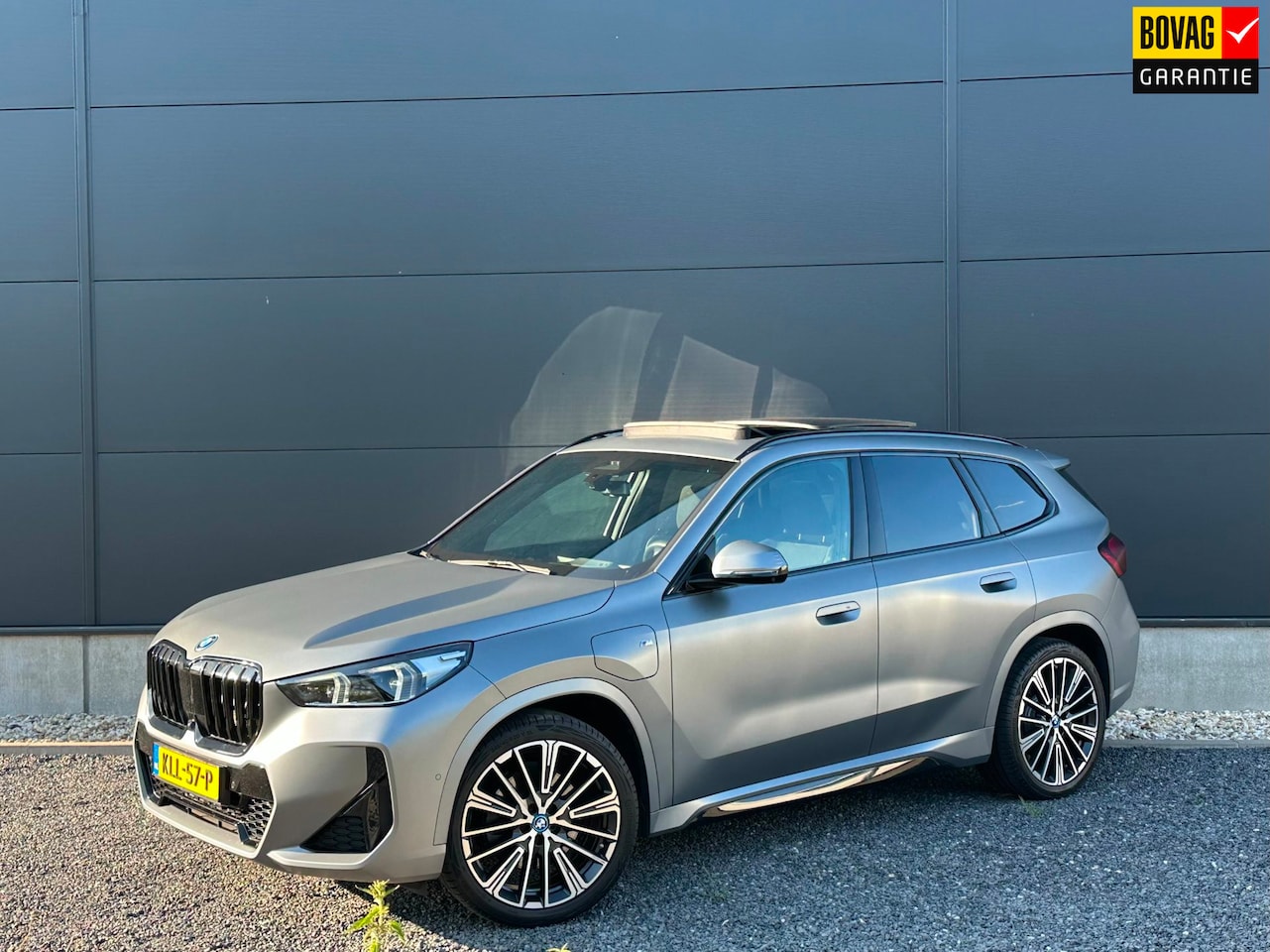 BMW X1 - XDrive30e M-sport Individual kleur | Individual velgen | Pano | Massage | Harman/Kardon - AutoWereld.nl