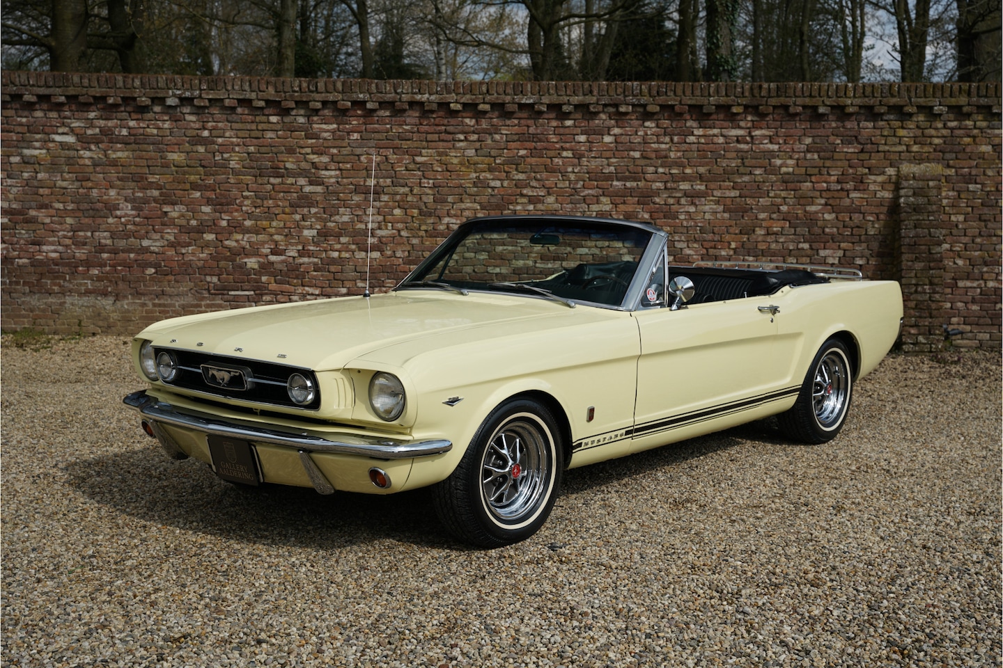 Ford Mustang Convertible - 289 V8 "With the Rally-Pac" A particularly fine restoration and rebuild, As noted on the d - AutoWereld.nl