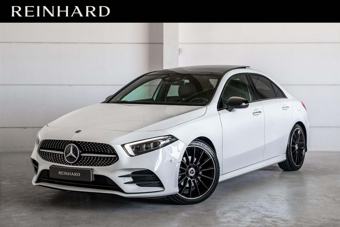 Mercedes-Benz A-klasse - 200 AMG Night / Burmester / Elektr. Stoelen / Camera's / HUD / 1e Eig. / Orig. NL / Dlr. o - AutoWereld.nl
