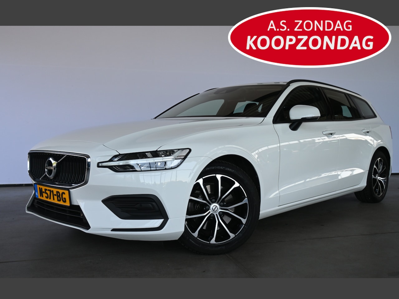 Volvo V60 - 2.0 B3 Momentum Advantage Automaat Navigatie Stuur/Stoelverwarming Inruil Mogelijk! - AutoWereld.nl