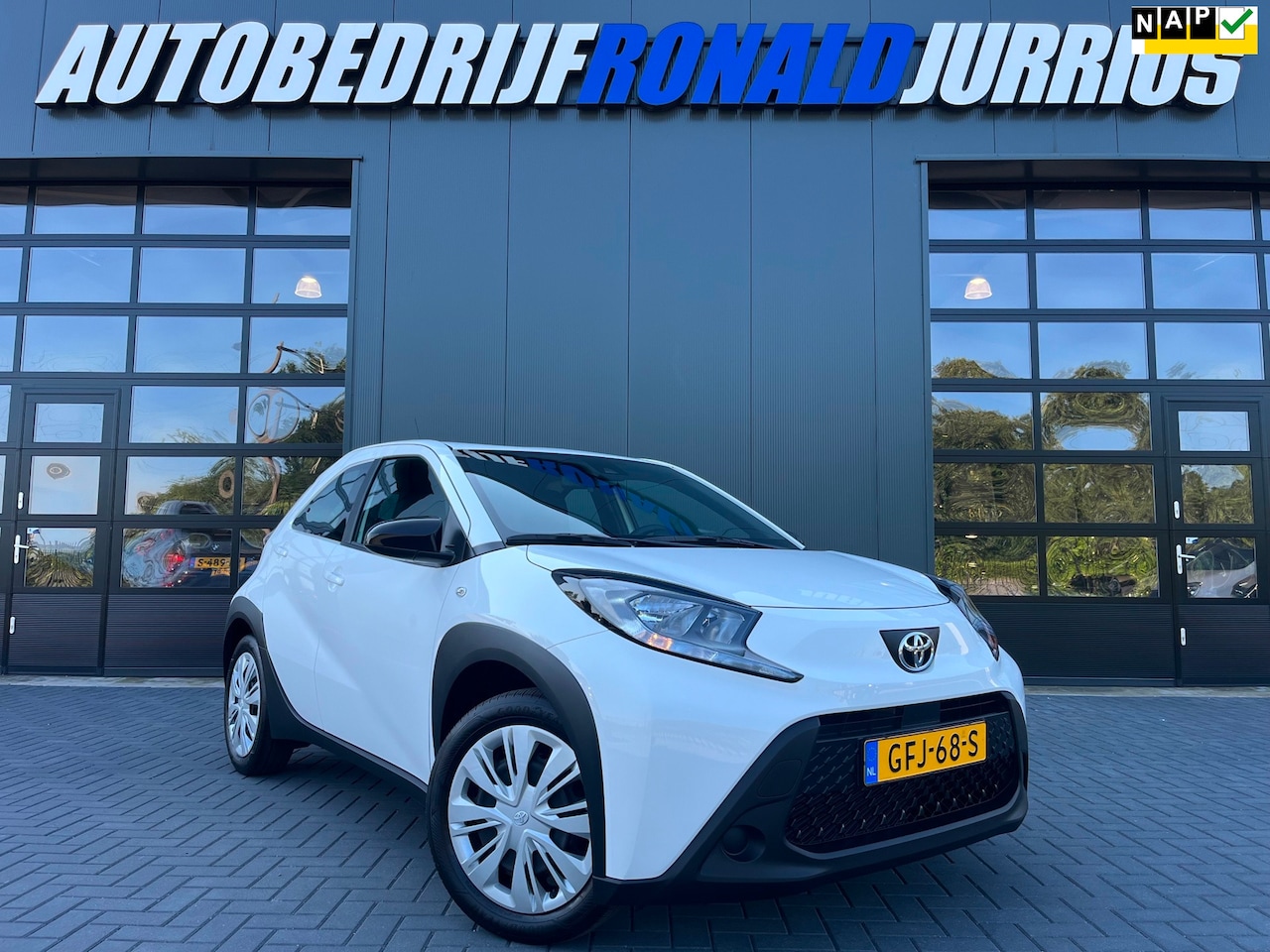 Toyota Aygo X - 1.0 VVT-i MT Play NL.Auto/Carplay/Camara/Led/Airco/Navigatie/1Ste Eigenaar/Dealer Onderhou - AutoWereld.nl