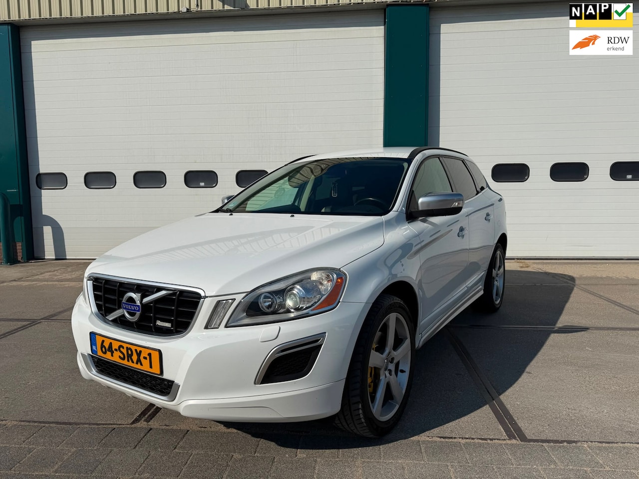 Volvo XC60 - 2.0 T5 R-Design 2.0 T5 R-Design - AutoWereld.nl